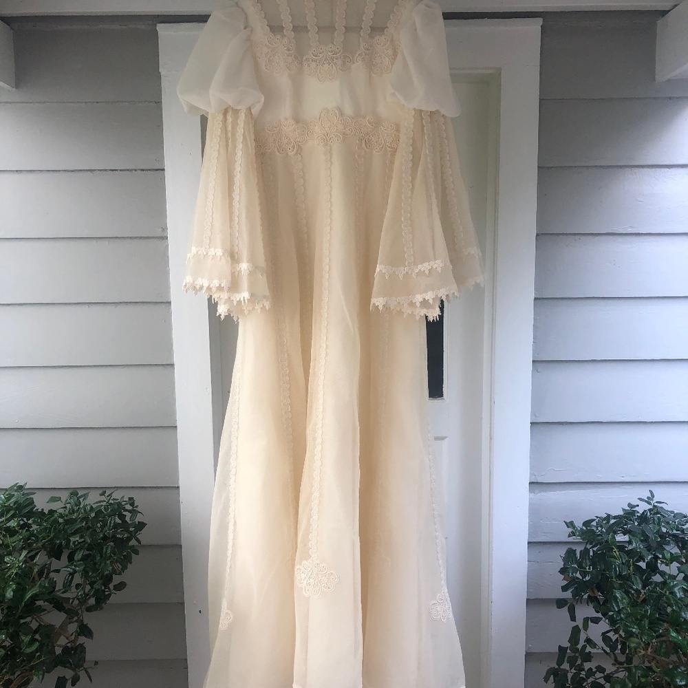 Elegant Cream Wedding Dress